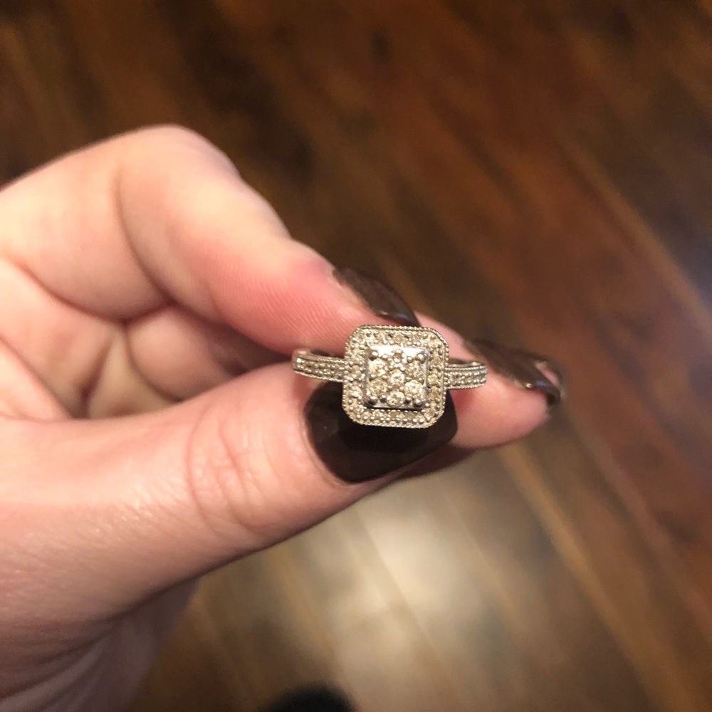 White gold cubic zirconia. Size 7.5